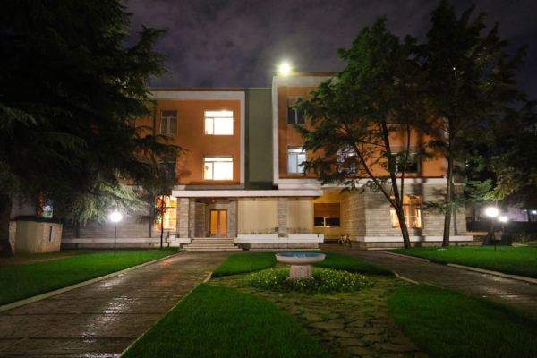 The-entrance_Xhaferaj_01