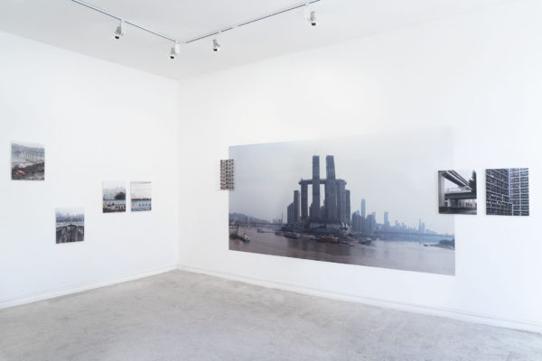 surrounded - Les Rencontres de la photographie d'Arles